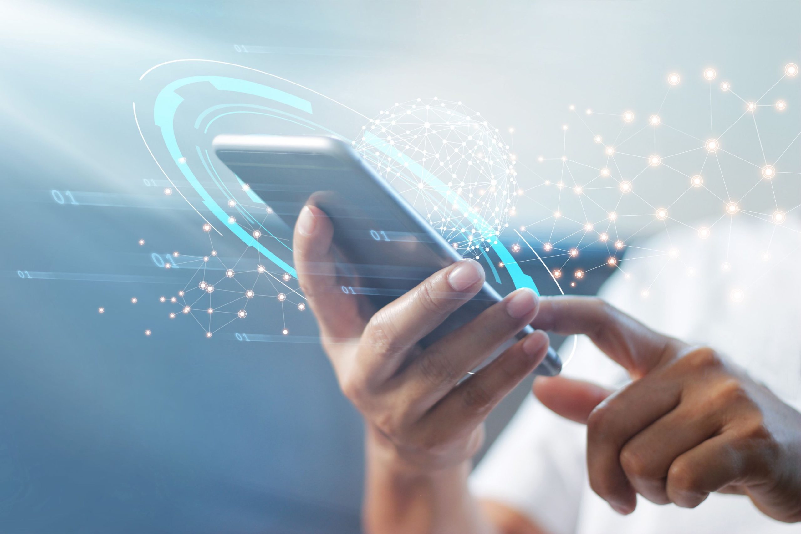 Mężczyzna korzysta z telefonu