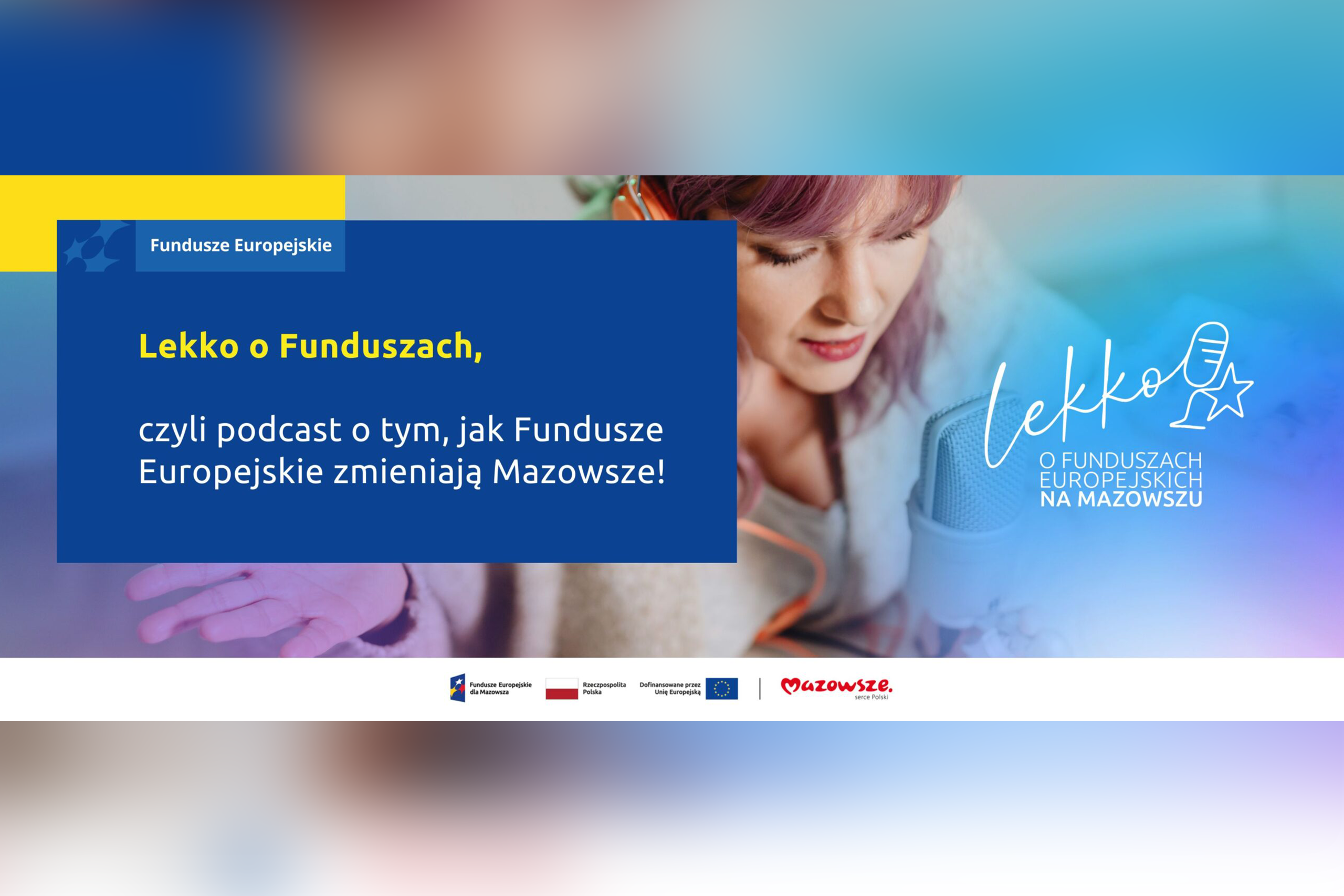 Baner promujący podcast „Lekko o Funduszach” o tym, jak Fundusze Europejskie zmieniają Mazowsze, z widocznym logo programu i hasłem na niebieskim tle. Po prawej stronie kobieta mówi do mikrofonu study