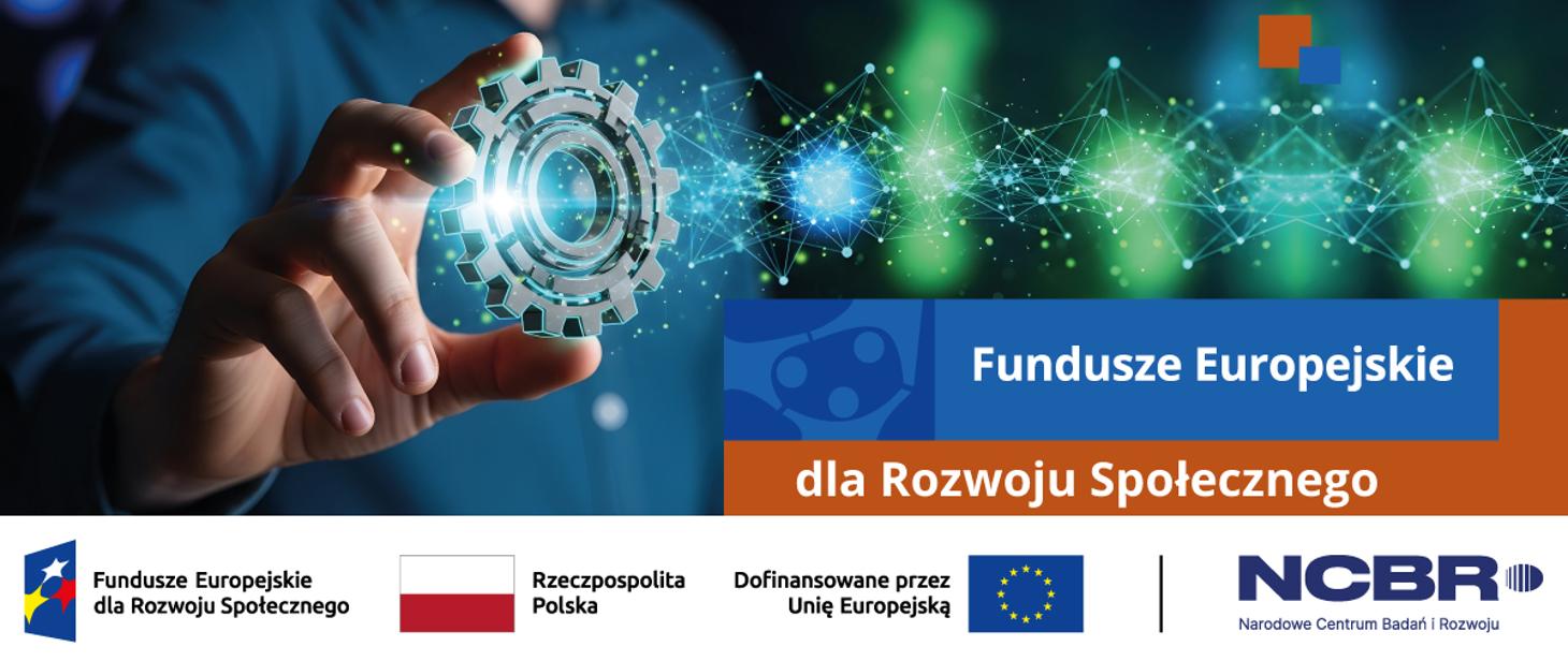  „Zbliżenie na dłoń dotykającą holograficznego, świecącego koła zębatego na tle sieci cyfrowych połączeń. Po prawej stronie znajdują się logotypu UE, FERS, NCBR i PL
