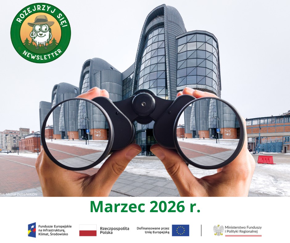 Zdjęcie tytułowe do newslettera. Na grafice zdjęcie budynku EC1. Na zdjęciu ręce trzymające lornetkę, w szkłach lornetki zbliżenie na budynek EC1. Napis marzec 2026 r. W dole grafiki ciąg znaków.