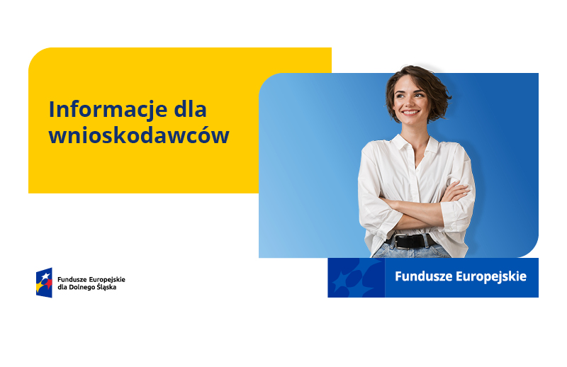 uśmiechnięta kobieta w białej koszuli