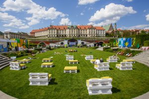 Widok na ogrody Zamku Królewskiego podczas pikniku