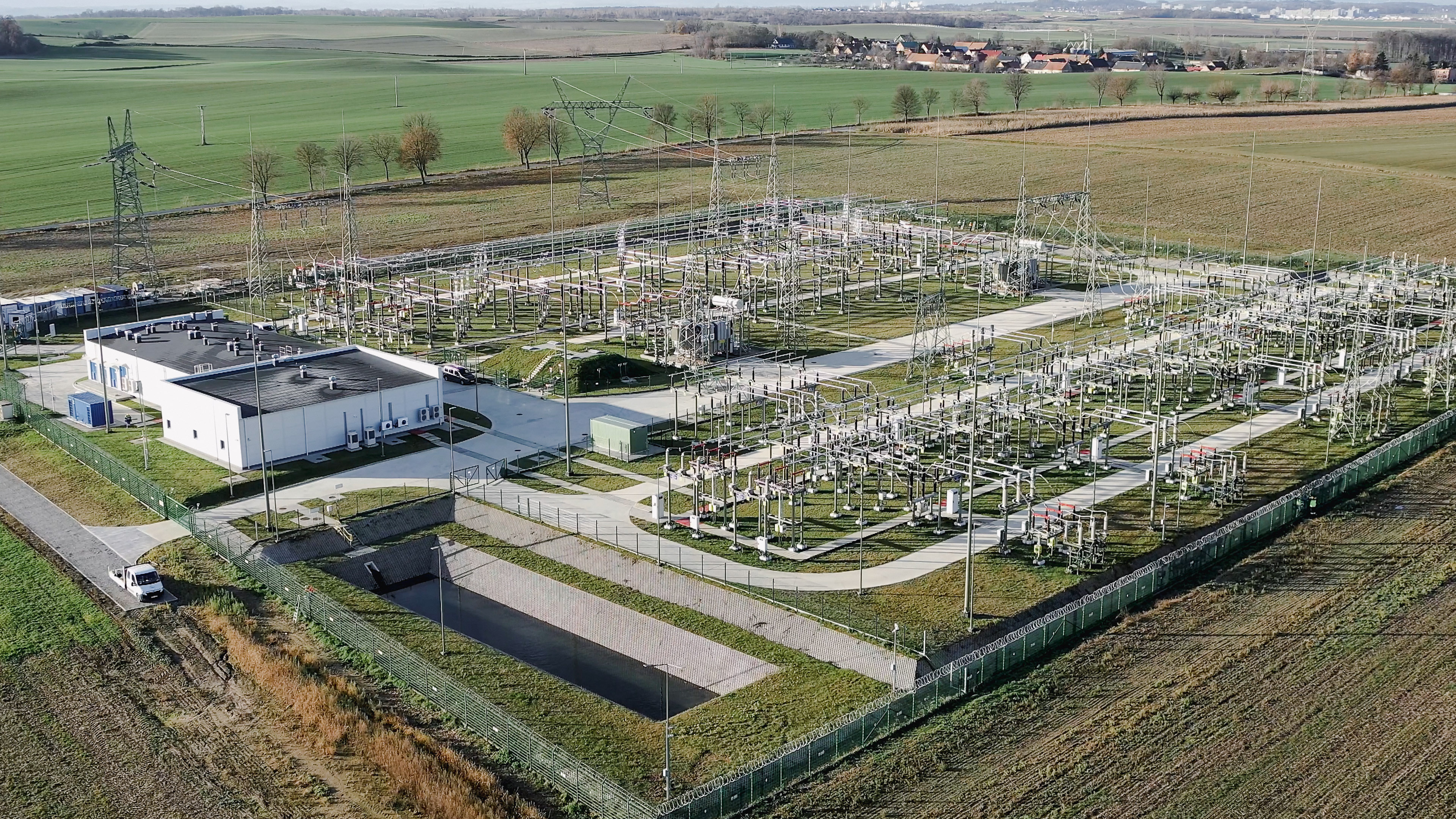 Zdjęcie z lotu ptaka stacji elektroenergetycznej Nysa.