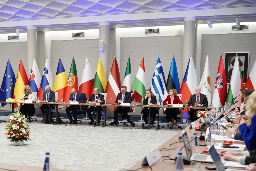 Uczestnicy spotkania Grupy Przyjaciół Spójności w MFiPR