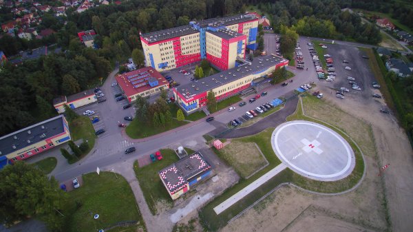 zdjęcie szpitala z Leżajska z lotu ptaka 